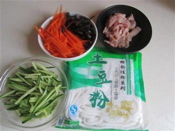 黑椒肉丝炒土豆粉怎么做，黑椒肉丝炒土豆粉怎么做好吃，黑椒肉丝炒土豆粉做法