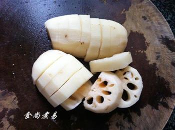 玉米莲藕筒骨汤怎么做，玉米莲藕筒骨汤怎么做好吃，玉米莲藕筒骨汤做法