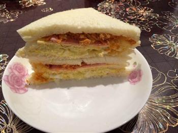 鸡蛋芝士熏肉三明治怎么做，鸡蛋芝士熏肉三明治怎么做好吃，鸡蛋芝士熏肉三明治做法