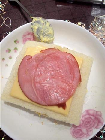鸡蛋芝士熏肉三明治怎么做，鸡蛋芝士熏肉三明治怎么做好吃，鸡蛋芝士熏肉三明治做法