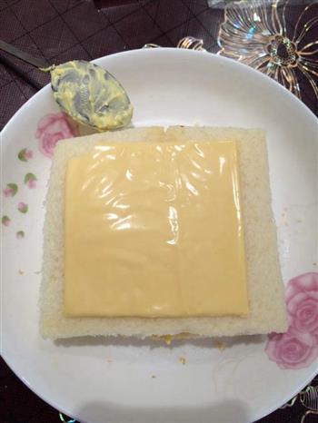 鸡蛋芝士熏肉三明治怎么做，鸡蛋芝士熏肉三明治怎么做好吃，鸡蛋芝士熏肉三明治做法