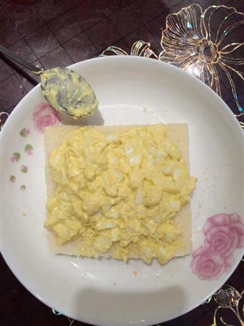 鸡蛋芝士熏肉三明治怎么做，鸡蛋芝士熏肉三明治怎么做好吃，鸡蛋芝士熏肉三明治做法