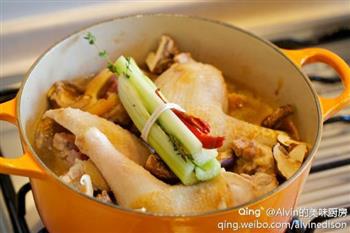 胡萝卜炖鸡怎么做，胡萝卜炖鸡怎么做好吃，胡萝卜炖鸡做法