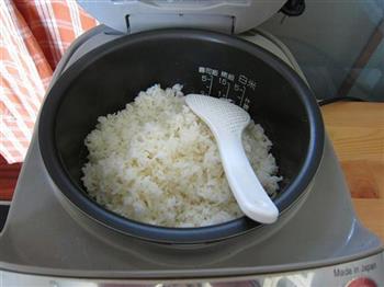 金枪鱼沙拉紫菜包饭怎么做，金枪鱼沙拉紫菜包饭怎么做好吃，金枪鱼沙拉紫菜包饭做法