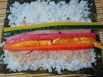 金枪鱼沙拉紫菜包饭怎么做，金枪鱼沙拉紫菜包饭怎么做好吃，金枪鱼沙拉紫菜包饭做法
