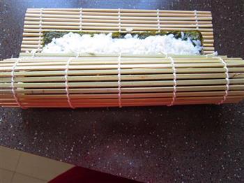 金枪鱼沙拉紫菜包饭怎么做，金枪鱼沙拉紫菜包饭怎么做好吃，金枪鱼沙拉紫菜包饭做法