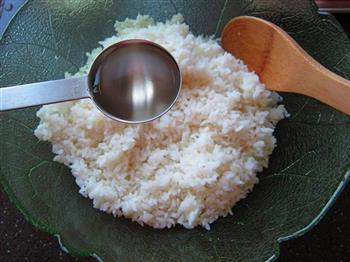 金枪鱼沙拉紫菜包饭怎么做，金枪鱼沙拉紫菜包饭怎么做好吃，金枪鱼沙拉紫菜包饭做法