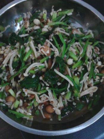 老醋菠菜金针菇怎么做，老醋菠菜金针菇怎么做好吃，老醋菠菜金针菇做法