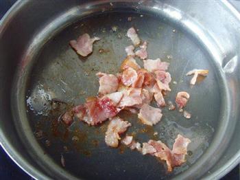 烟肉蘑菇鲜虾墨鱼汁面怎么做，烟肉蘑菇鲜虾墨鱼汁面怎么做好吃，烟肉蘑菇鲜虾墨鱼汁面做法