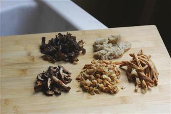 干菌炒粉怎么做，干菌炒粉怎么做好吃，干菌炒粉做法