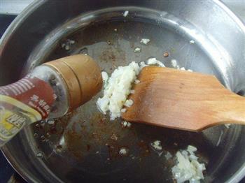 烟肉蘑菇鲜虾墨鱼汁面怎么做，烟肉蘑菇鲜虾墨鱼汁面怎么做好吃，烟肉蘑菇鲜虾墨鱼汁面做法