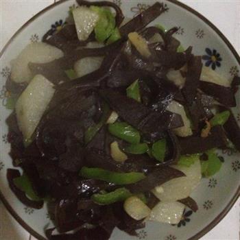 木耳青椒炒山药怎么做，木耳青椒炒山药怎么做好吃，木耳青椒炒山药做法
