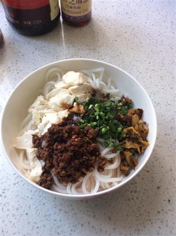 云南小吃一一豆花米线怎么做，云南小吃一一豆花米线怎么做好吃，云南小吃一一豆花米线做法