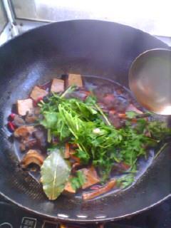 香菇闷豆腐怎么做，香菇闷豆腐怎么做好吃，香菇闷豆腐做法