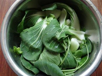 青菜蘑菇汤怎么做，青菜蘑菇汤怎么做好吃，青菜蘑菇汤做法