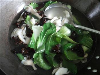 青菜蘑菇汤怎么做，青菜蘑菇汤怎么做好吃，青菜蘑菇汤做法