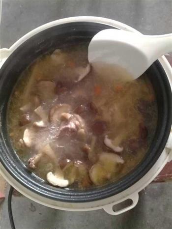 红枣枸杞香菇鸡汤怎么做，红枣枸杞香菇鸡汤怎么做好吃，红枣枸杞香菇鸡汤做法