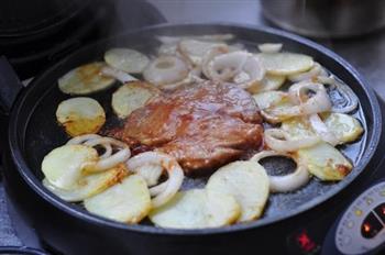风味铁板煎梅花肉怎么做，风味铁板煎梅花肉怎么做好吃，风味铁板煎梅花肉做法
