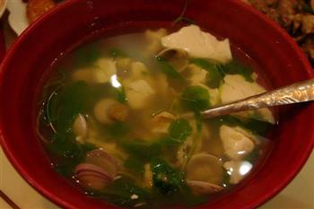 蛤蜊豆腐青菜汤怎么做，蛤蜊豆腐青菜汤怎么做好吃，蛤蜊豆腐青菜汤做法