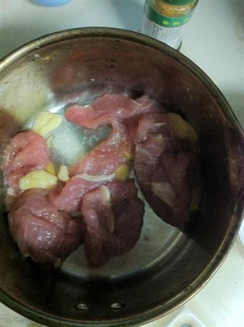 里脊肉卷青瓜怎么做，里脊肉卷青瓜怎么做好吃，里脊肉卷青瓜做法