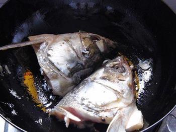 鲜黄花鱼头汤怎么做，鲜黄花鱼头汤怎么做好吃，鲜黄花鱼头汤做法