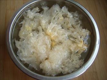 红米银耳羹怎么做，红米银耳羹怎么做好吃，红米银耳羹做法