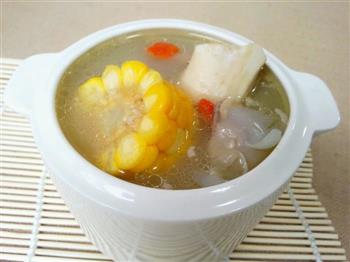 玉米枸杞筒骨汤怎么做，玉米枸杞筒骨汤怎么做好吃，玉米枸杞筒骨汤做法
