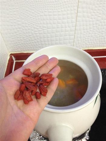 胡萝卜羊排汤怎么做，胡萝卜羊排汤怎么做好吃，胡萝卜羊排汤做法