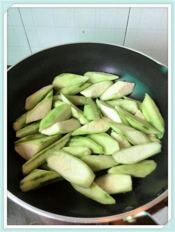 鲜得掉眉的-丝瓜蛤蜊汤怎么做，鲜得掉眉的-丝瓜蛤蜊汤怎么做好吃，鲜得掉眉的-丝瓜蛤蜊汤做法