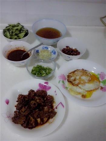 秘制排骨酸辣粉怎么做，秘制排骨酸辣粉怎么做好吃，秘制排骨酸辣粉做法