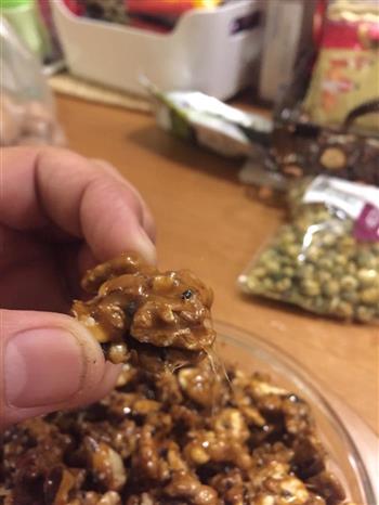 焦糖琥珀桃仁怎么做，焦糖琥珀桃仁怎么做好吃，焦糖琥珀桃仁做法