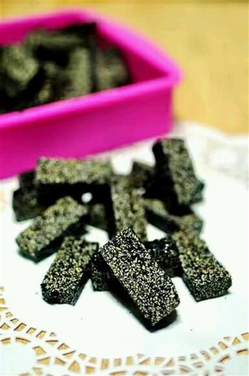 甜甜蜜蜜过大年-花生芝麻糖怎么做，甜甜蜜蜜过大年-花生芝麻糖怎么做好吃，甜甜蜜蜜过大年-花生芝麻糖做法