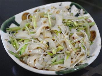 特色小吃—陕西凉皮怎么做，特色小吃—陕西凉皮怎么做好吃，特色小吃—陕西凉皮做法