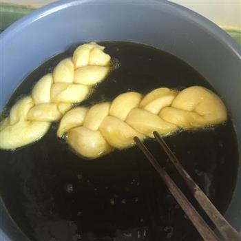 甜味软麻花怎么做，甜味软麻花怎么做好吃，甜味软麻花做法