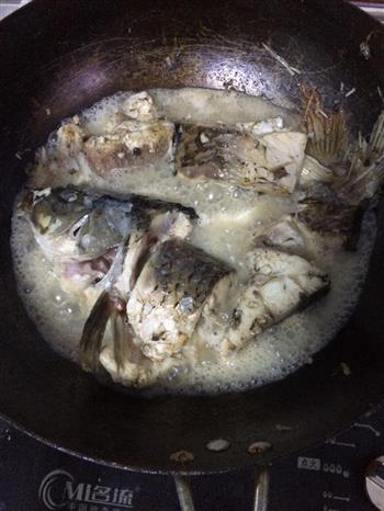 黄豆煲鱼骨汤怎么做，黄豆煲鱼骨汤怎么做好吃，黄豆煲鱼骨汤做法