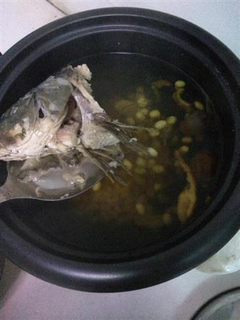 黄豆煲鱼骨汤怎么做，黄豆煲鱼骨汤怎么做好吃，黄豆煲鱼骨汤做法