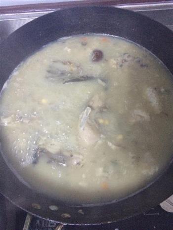 黄豆煲鱼骨汤怎么做，黄豆煲鱼骨汤怎么做好吃，黄豆煲鱼骨汤做法