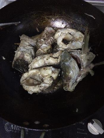 黄豆煲鱼骨汤怎么做，黄豆煲鱼骨汤怎么做好吃，黄豆煲鱼骨汤做法