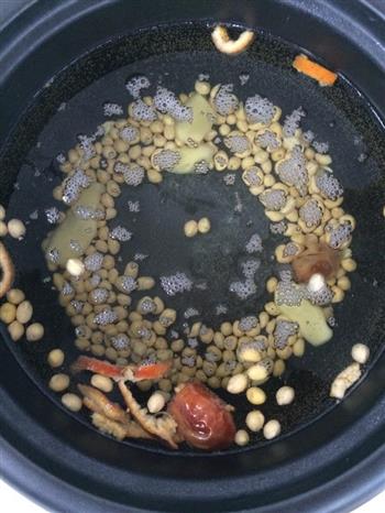 黄豆煲鱼骨汤怎么做，黄豆煲鱼骨汤怎么做好吃，黄豆煲鱼骨汤做法