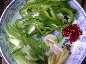 蛤蜊炒青椒怎么做，蛤蜊炒青椒怎么做好吃，蛤蜊炒青椒做法