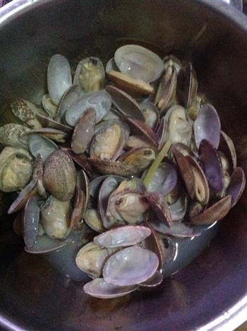 蛤蜊炒青椒怎么做，蛤蜊炒青椒怎么做好吃，蛤蜊炒青椒做法
