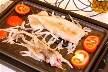 腊味饭配烤鲜鱿鱼怎么做，腊味饭配烤鲜鱿鱼怎么做好吃，腊味饭配烤鲜鱿鱼做法