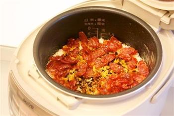 腊味饭配烤鲜鱿鱼怎么做，腊味饭配烤鲜鱿鱼怎么做好吃，腊味饭配烤鲜鱿鱼做法