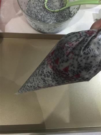 黑芝麻薄脆怎么做，黑芝麻薄脆怎么做好吃，黑芝麻薄脆做法