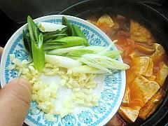 韩式泡菜豆腐汤怎么做，韩式泡菜豆腐汤怎么做好吃，韩式泡菜豆腐汤做法