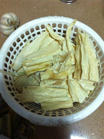 鳗鱼腐竹煲怎么做，鳗鱼腐竹煲怎么做好吃，鳗鱼腐竹煲做法