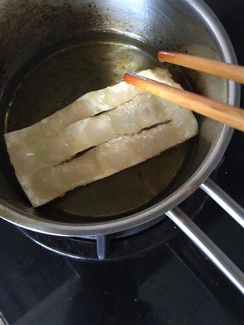 煎饼果子中的一片薄脆怎么做，煎饼果子中的一片薄脆怎么做好吃，煎饼果子中的一片薄脆做法