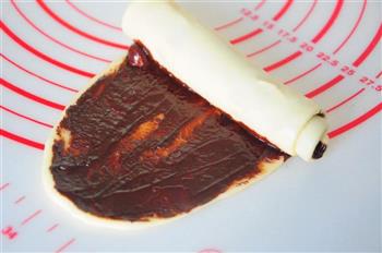 巧克力玫瑰卷怎么做，巧克力玫瑰卷怎么做好吃，巧克力玫瑰卷做法