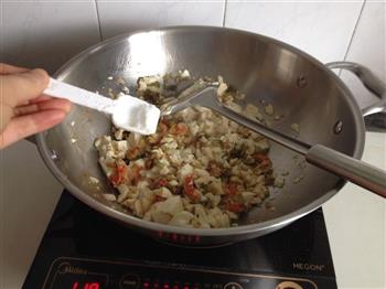 雪菜豆腐虾仁怎么做，雪菜豆腐虾仁怎么做好吃，雪菜豆腐虾仁做法