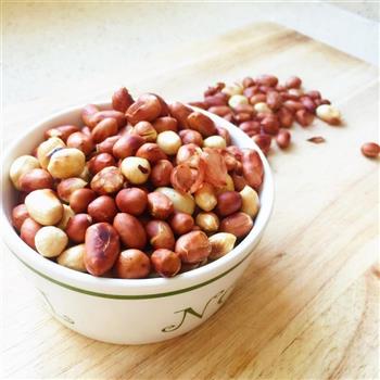 黑芝麻花生糖怎么做，黑芝麻花生糖怎么做好吃，黑芝麻花生糖做法